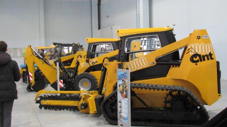 «На Ковровском электромеханическом заводе начат выпуск тракторов» Производство
