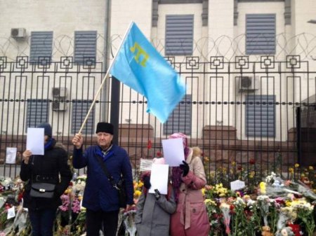 Против российского посольства в Киеве применяют «искусство душевнобольных»