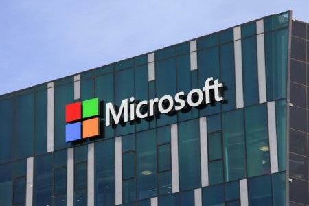 Microsoft выпустит первый в мире гнущийся ноутбк