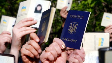 Документальная драма: почему украинские чиновники запасаются паспортами других государств