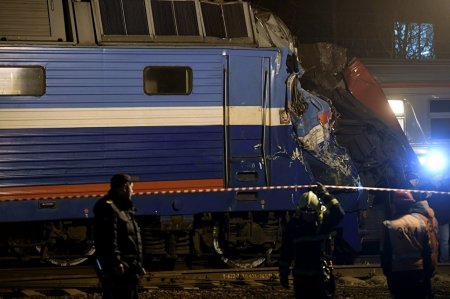 Десятки пострадавших: в Москве электричка столкнулась с поездом на Брест