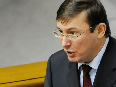 ГПУ попросила суд разрешить заочное осуждение Азарова и Ставицкого