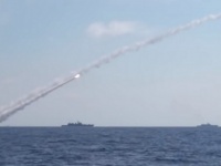 Российские корабли и подводная лодка нанесли удар крылатыми ракетами по объ ...