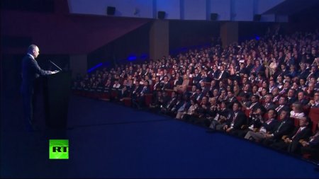 Владимир Путин открыл в Екатеринбурге выставку «Иннопром-2017»