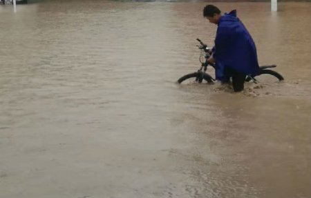 На северо-востоке Китая из-за сильных дождей эвакуировали более 60 тыс. чел ...