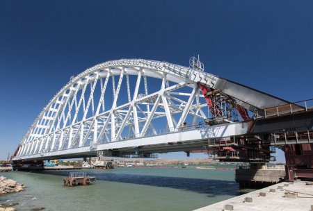 «Железнодорожный арочный пролет Крымского моста снят со стапеля» Дорожное с ...
