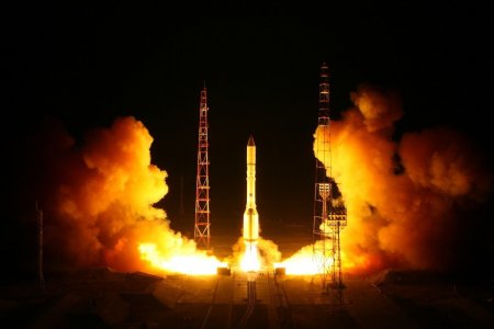 «Запущенный с Байконура спутник принят на управление Минобороны» Космонавти ...