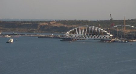 «Закончилось выдвижение железнодорожной арки Крымского моста» Фотофакты