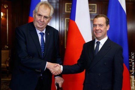 Медведеву пришлось оправдываться перед президентом Чехии
