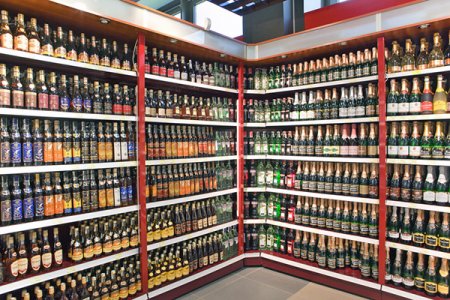В России магазины могут обязать закрывать ширмами витрины с алкоголем 