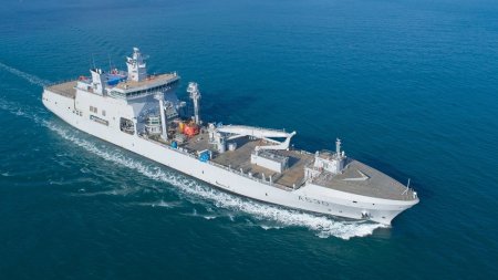 Норвежский корабль комплексного снабжения Maud наконец-то в море