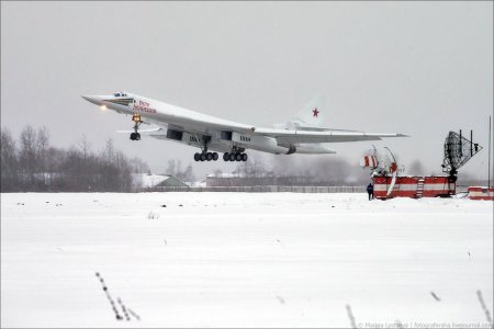 Владимир Путин посетил Казанский авиазавод и посмотрел демонстрационный полёт Ту-160М «Пётр Дейнекин»