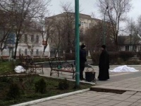 Пять человек погибли в результате атаки террориста возле православного храма в дагестанском Кизляре