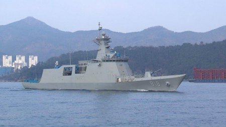 Новый южнокорейский фрегат