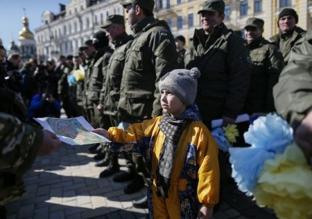 Кабмин Украины предложил ВСУ бандеровское приветствие