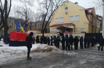 Полиция не пускает россиян на избирательные участки в Украине