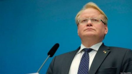 В Киев едет шведский мимнистр обороны