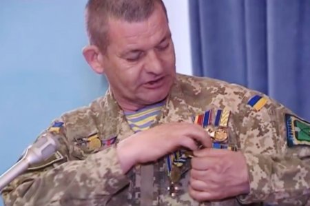 В Виннице бойцы «АТО» в знак протеста вернули Порошенко свои награды