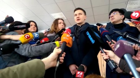 Надежда Савченко на пороге СБУ призвала к свержению власти Порошенко
