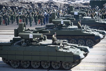 Боевые машины поддержки танков БМПТ на репетиции Парада Победы в Алабино