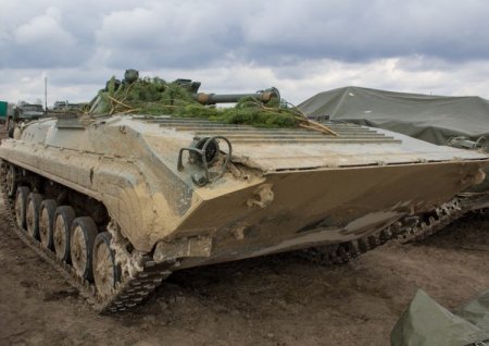 Украинская армия получает приобретенные через Польшу боевые машины пехоты Б ...