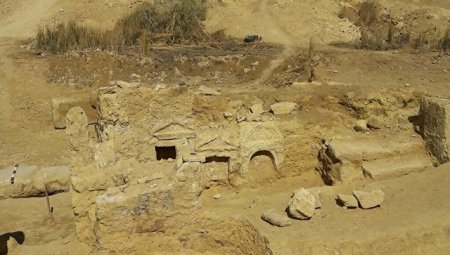 Археологи раскопали в пустыне развалины древнего храма
