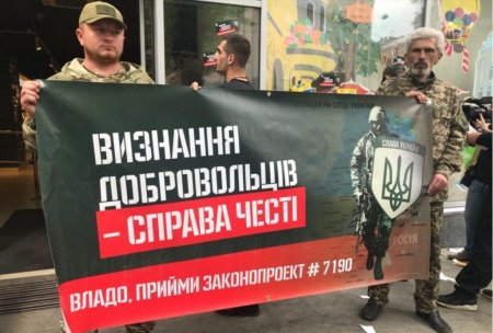 НепRoshenные гости: Боевики «АТО» взяли в кольцо бизнес Порошенко