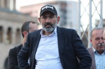 Пашинян пообещал продолжить протесты до смены власти в Армении