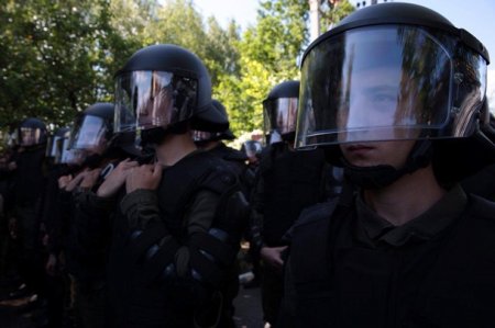 У дома совладельца Интера произошли столкновения Нацкорпуса с полицией
