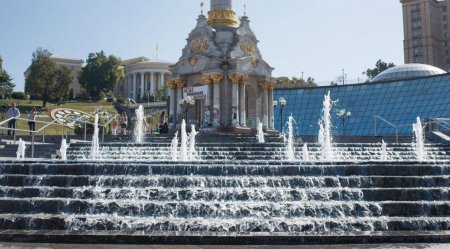 В Киеве запретили купаться в фонтанах