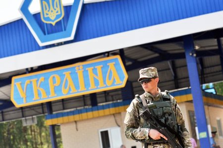 На Украине начали досматривать телефоны крымчан