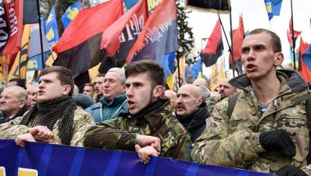Украина приравняла бандеровский флаг к государственному