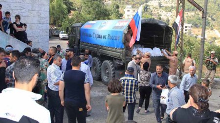 Российские военные раздали 7,5 тонн гуманитарной помощи в сирийском Кафр-Ба ...