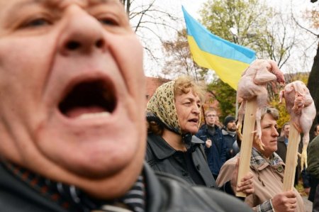 Ни слова о «гiдностi»: Украинцев волнуют война и нищета , а не «проблемы на ...