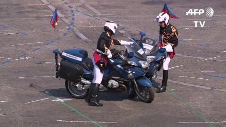 Провально прошёл военный парад в Париже на Елисейских полях в честь Дня взятия Бастилии