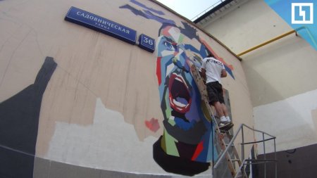 Граффити с Дзюбой рисуют в центре Москвы рядом с портретами Акинфеева и Черчесова