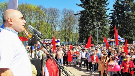 Латвия готовится к вторжению России и арестовывает русских активистов