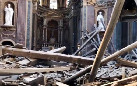 В центре Рима у церкви XVII века обрушилась крыша