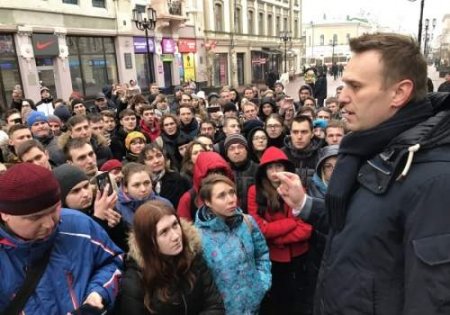 Ох уж эти детки! Ультрас, извращенец и Insta-школьница на страже интересов Навального