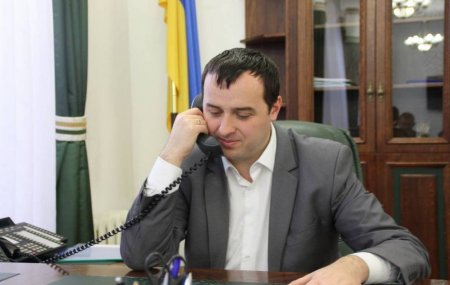 Глава украинских фискалов нашел «причину» не увольнять допустившего коррупц ...