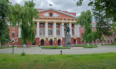 «Уничтожал украинскую государственность»: Киевский военный лицей хочет снести памятник Суворову