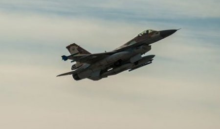 Израильская авиация нанесла удары по "поджигателям" в секторе Газы