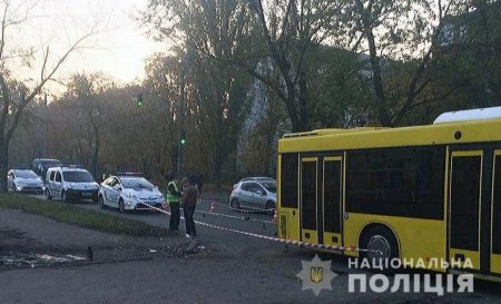 В Киеве пострадавшего в драке мужчину насмерть задавил автобус