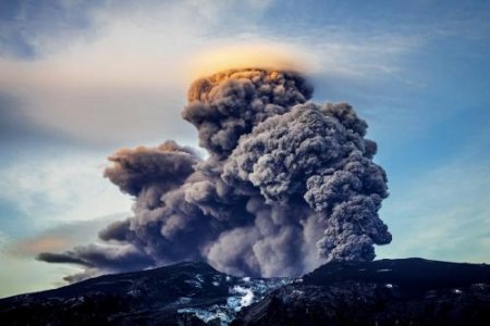 Исландию растапливает раскалённая скала – Метановая бомба может разорвать в ...