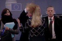 Юнкер потрепал за волосы женщину перед саммитом ЕС