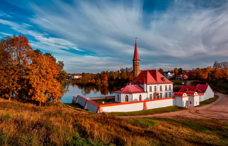 Бешеная популярность: что привлекает туристов в Ленинградской области?