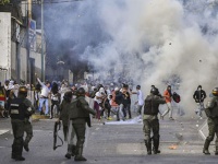 США призывают армию Венесуэлы перейти на сторону оппозиции и не отрицают работу ЦРУ в этой стране