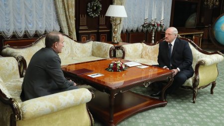 Лукашенко призвал «заканчивать это недоразумение» на Украине