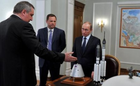 «Напрасные потуги Роскосмоса»: После «пинка» Путина Рогозин пообещал полет  ...