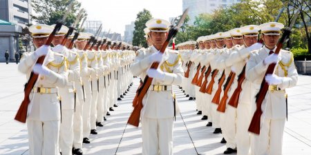 Синдзо Абэ устранит из Конституции Японии запрет на войну